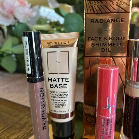 Revolution 7 Piece Beauty Kit - Picture 3 of 5